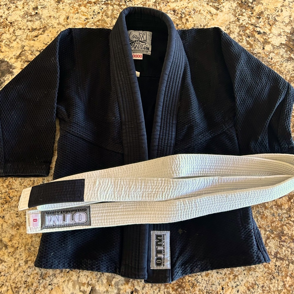 OTM JIU-JITSU GI &WHITE BELT KIDS SIZE 0000